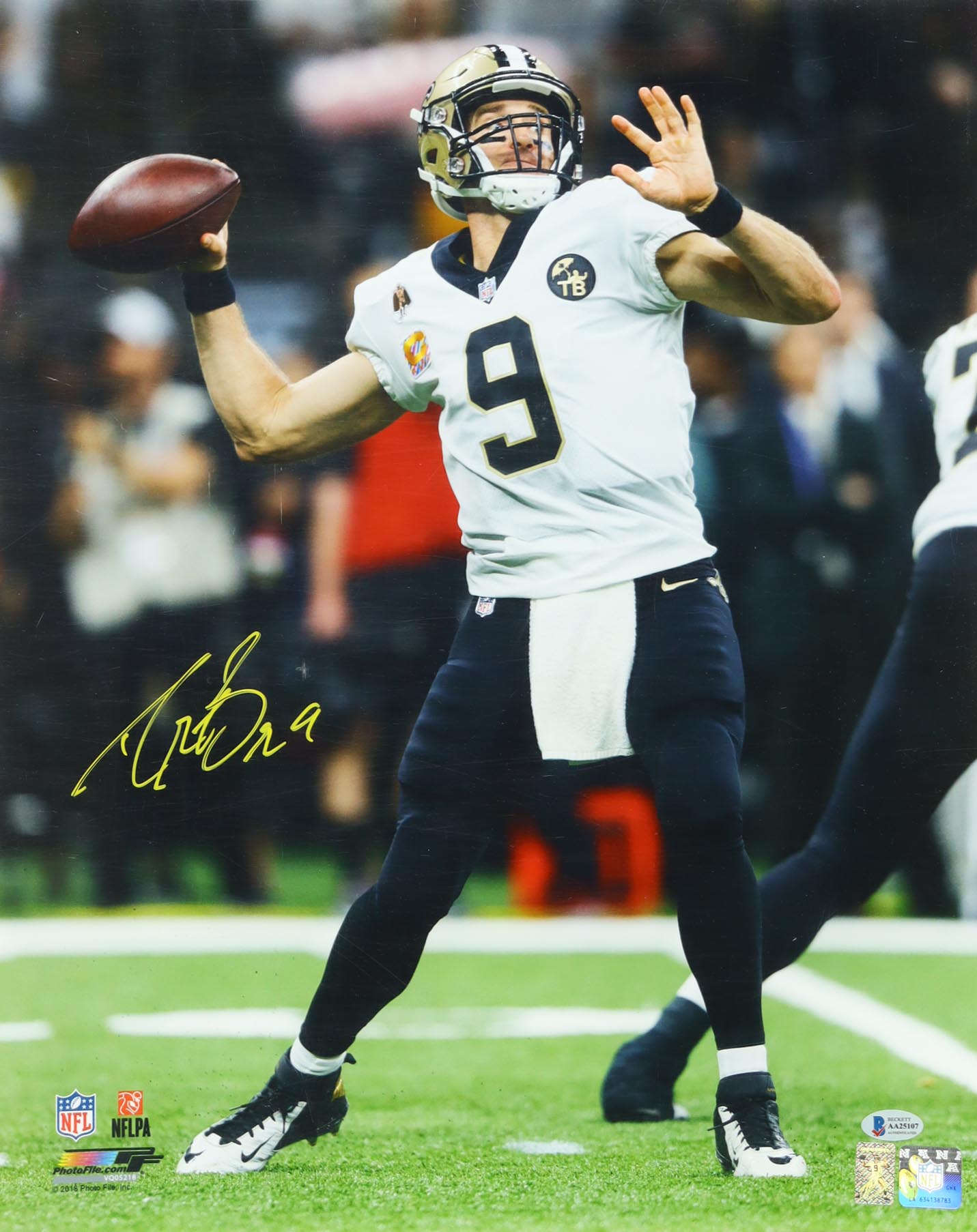Drew Brees Signed Saints 16x20 Photo (Brees & Beckett) at PristineAuction.com Drew Brees Signed Saints 16x20 Photo (Brees & Beckett) at PristineAuction.com