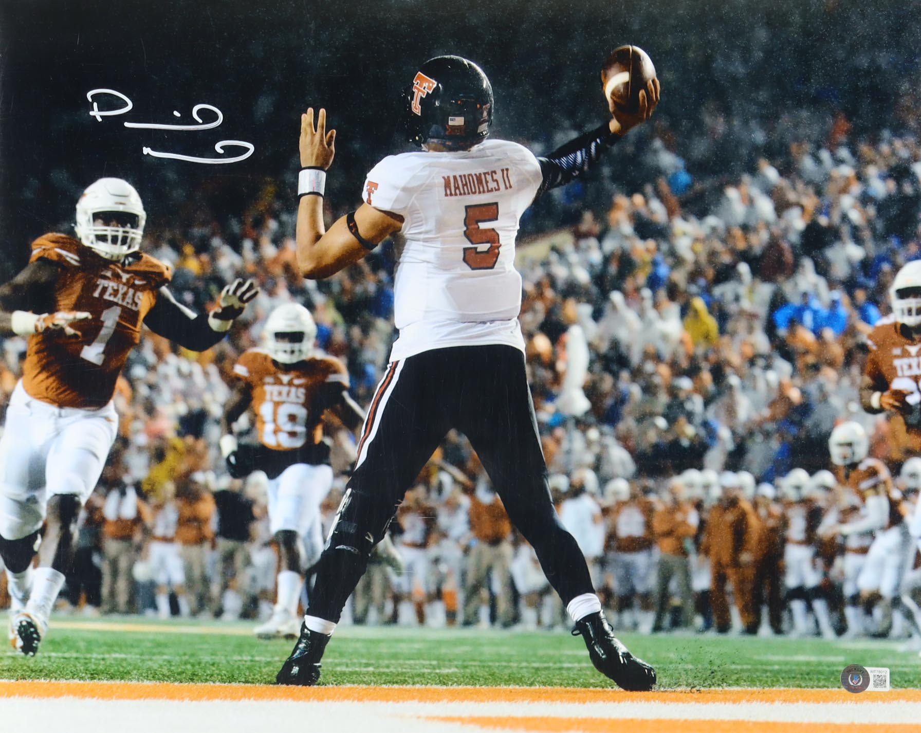 Patrick Mahomes Signed Texas Tech Red Raiders 16x20 Photo (Beckett) at PristineAuction.com Patrick Mahomes Signed Texas Tech Red Raiders 16x20 Photo (Beckett) at PristineAuction.com
