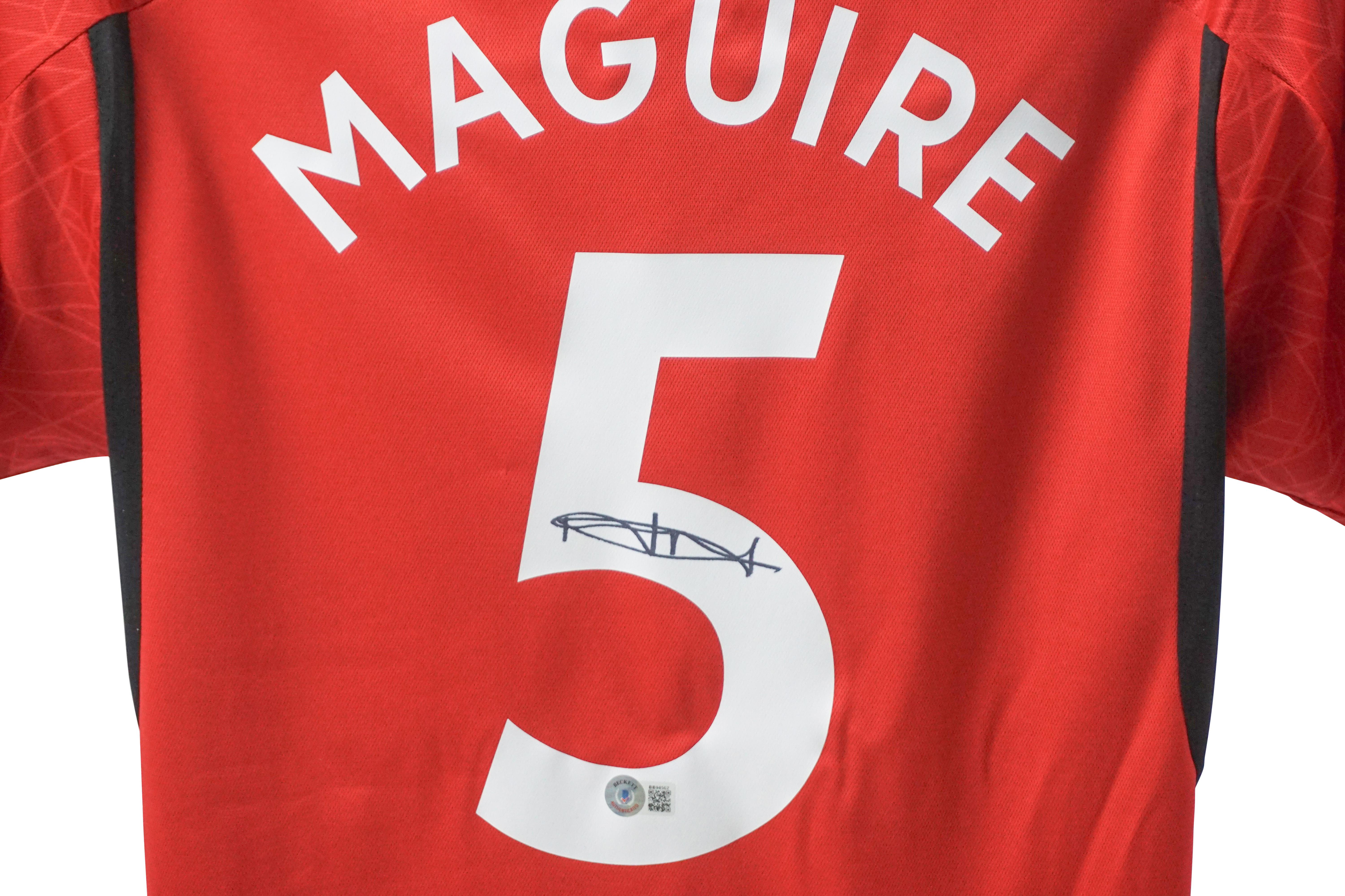 Harry Maguire Signed Manchester United Jersey (Beckett) at PristineAuction.com Harry Maguire Signed Manchester United Jersey (Beckett) at PristineAuction.com