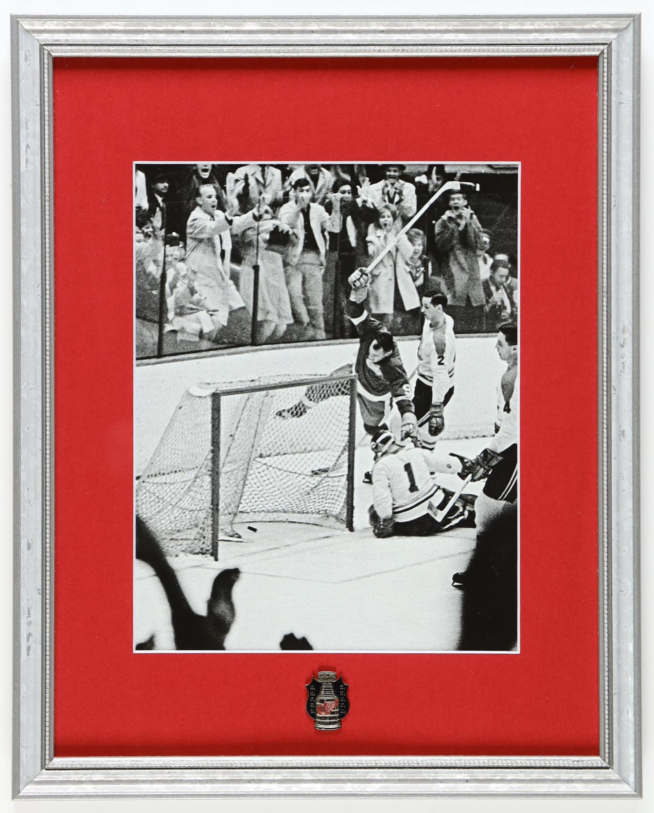 Gordie Howe Red Wings Custom Framed Photo With Stanley Cup Championship Pin at PristineAuction.com Gordie Howe Red Wings Custom Framed Photo With Stanley Cup Championship Pin at PristineAuction.com