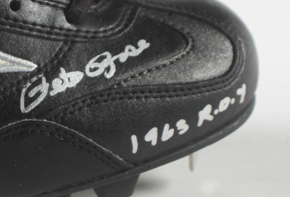 Pete Rose Signed Mizuno Baseball Cleat Inscribed "1963 ROY" with Wood & Glass Display Case (Rose) at PristineAuction.com Pete Rose Signed Mizuno Baseball Cleat Inscribed "1963 ROY" with Wood & Glass Display Case (Rose) at PristineAuction.com