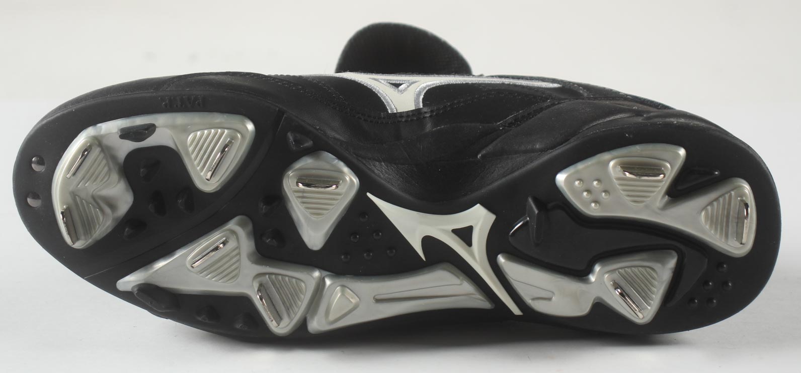 Pete Rose Signed Mizuno Baseball Cleat Inscribed "1963 ROY" with Wood & Glass Display Case (Rose) at PristineAuction.com Pete Rose Signed Mizuno Baseball Cleat Inscribed "1963 ROY" with Wood & Glass Display Case (Rose) at PristineAuction.com