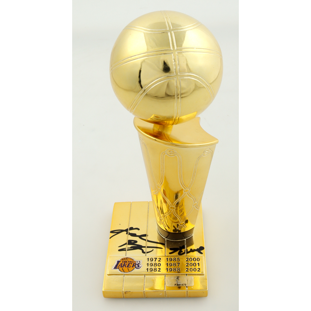 Kobe Bryant Lakers ゴールデンエディション レプリカ新品未使用 Kobe Bryant Signed Lakers Replica Championship Trophy Inscribed