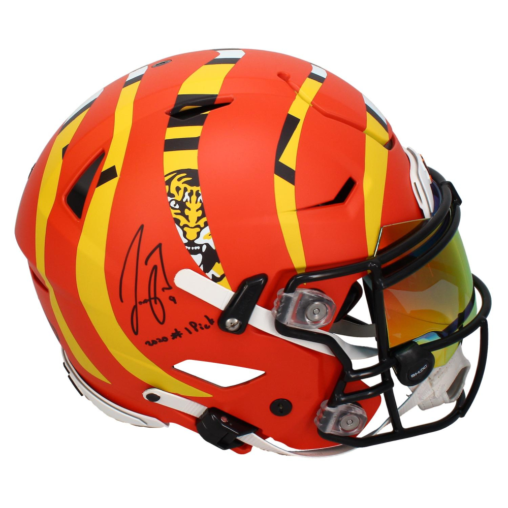 cincinnati bengals motorcycle helmet Riddell Replica Mini Speed Style Salute To S Team Fan Cave Black Oakley Legacy Visor Helmet concept for the Cincinnati