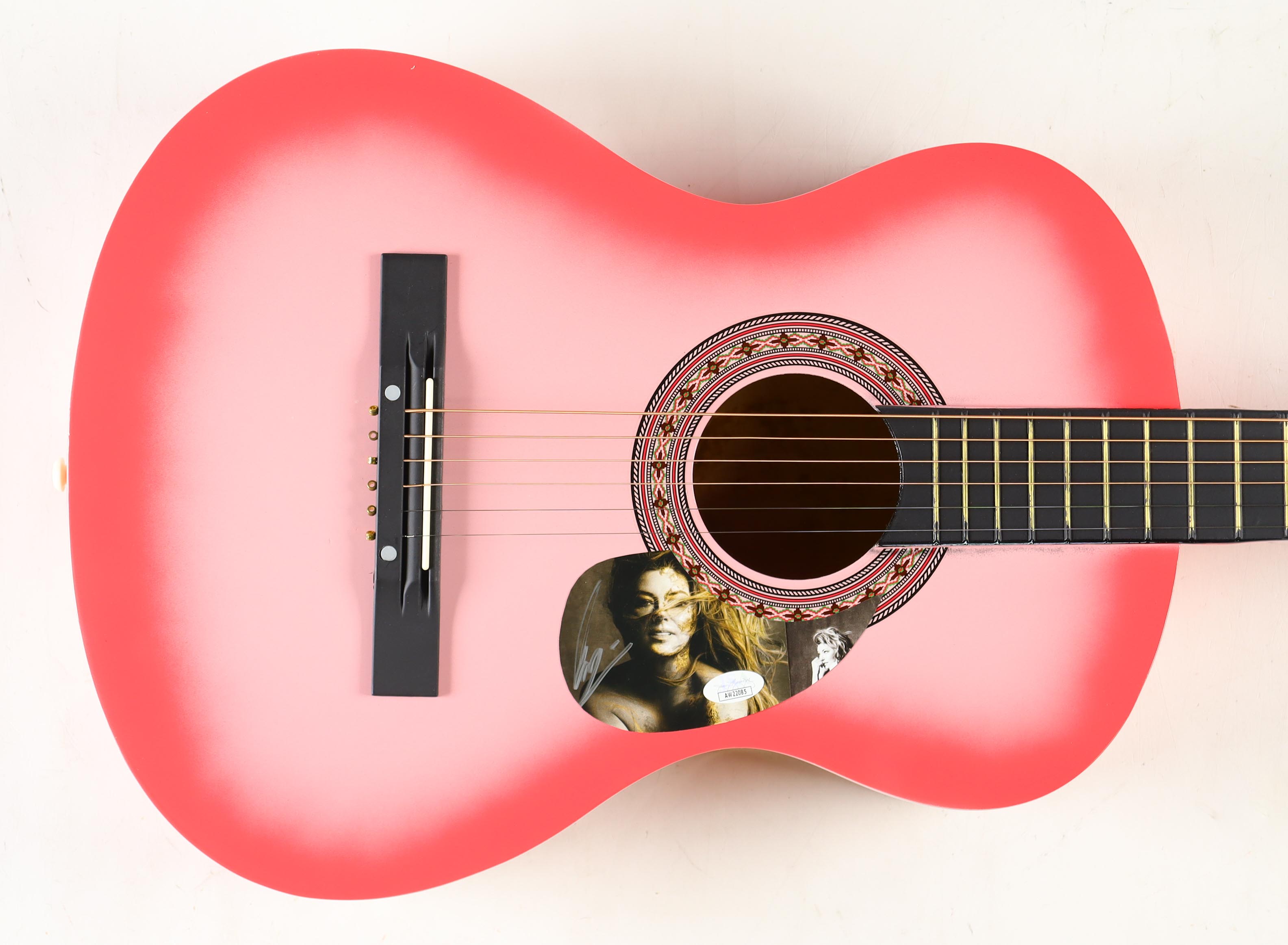 Shania Twain Signed 38" Acoustic Guitar (JSA) at PristineAuction.com Shania Twain Signed 38" Acoustic Guitar (JSA) at PristineAuction.com