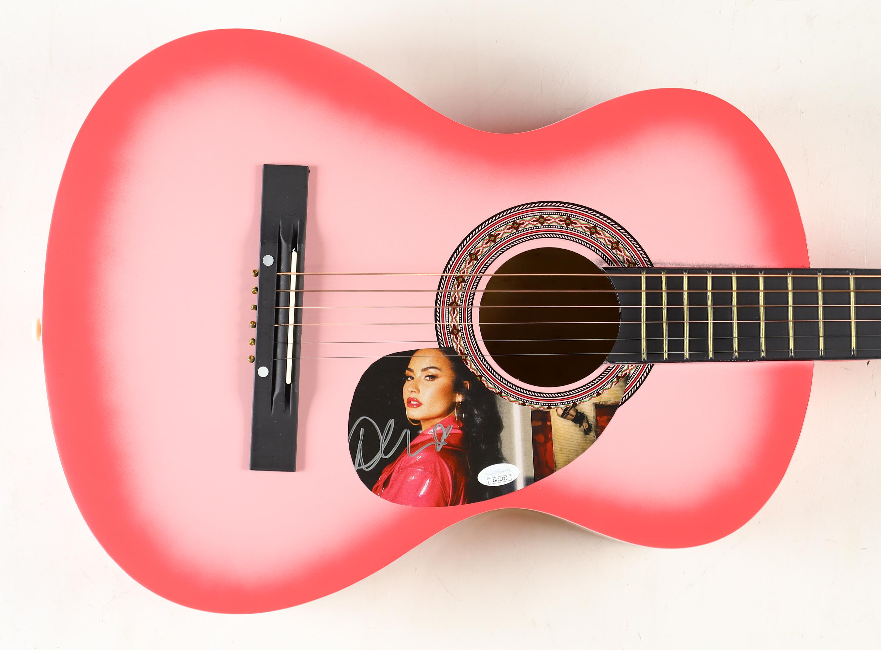 Demi Lovato Signed 38" Acoustic Guitar (JSA) at PristineAuction.com Demi Lovato Signed 38" Acoustic Guitar (JSA) at PristineAuction.com