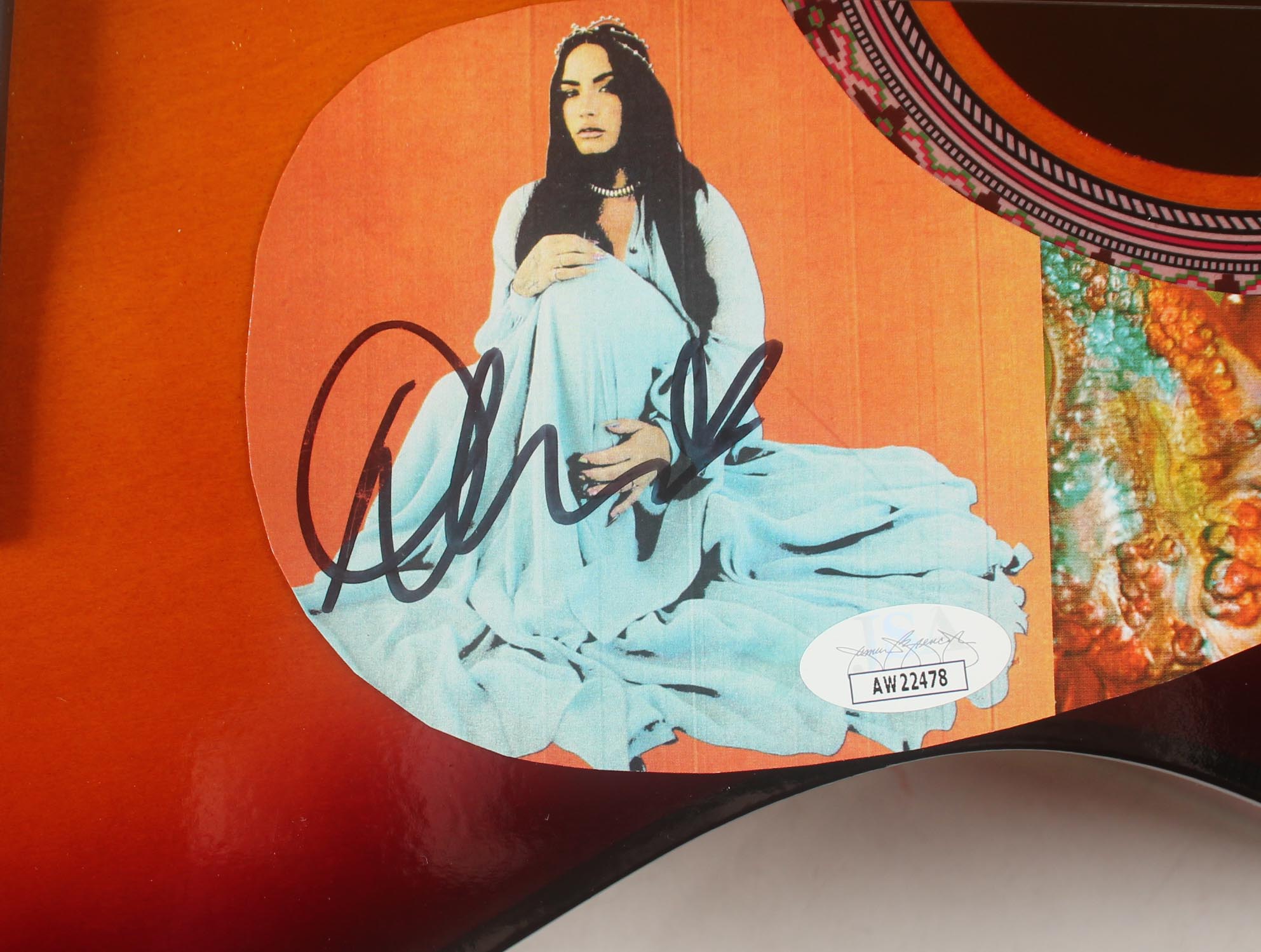 Demi Lovato Signed 38" Acoustic Guitar (JSA) at PristineAuction.com Demi Lovato Signed 38" Acoustic Guitar (JSA) at PristineAuction.com