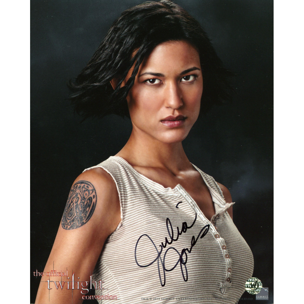 Julia Jones Signed "Twilight" 8x10 Photo (Wizard World) | Pristine Auction