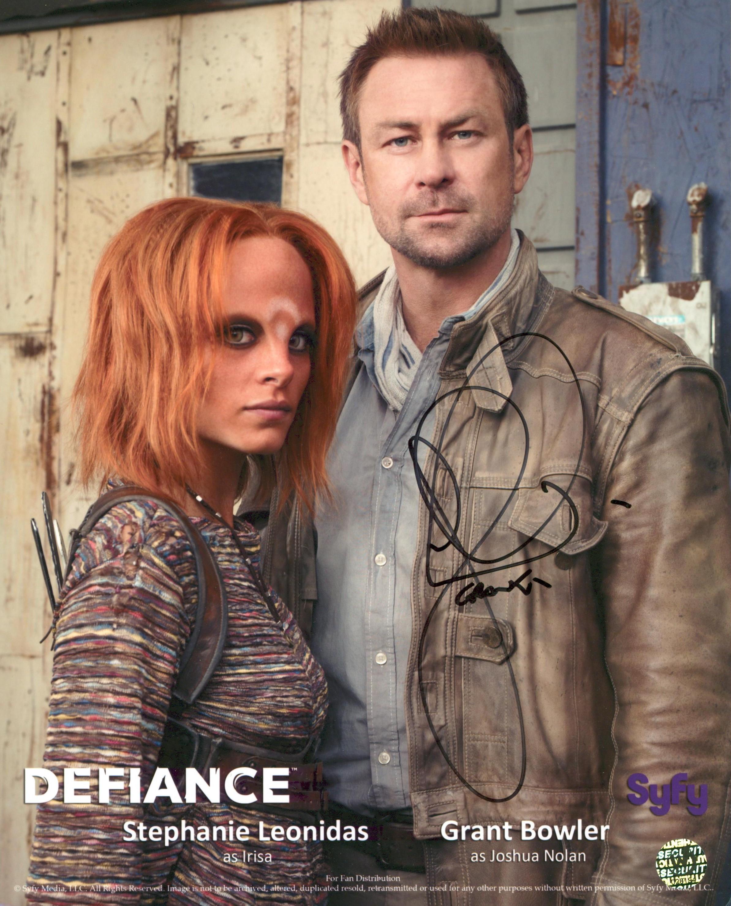 Grant Bowler Signed "Defiance" 8x10 Photo (Wizard World) at PristineAuction.com Grant Bowler Signed "Defiance" 8x10 Photo (Wizard World) at PristineAuction.com