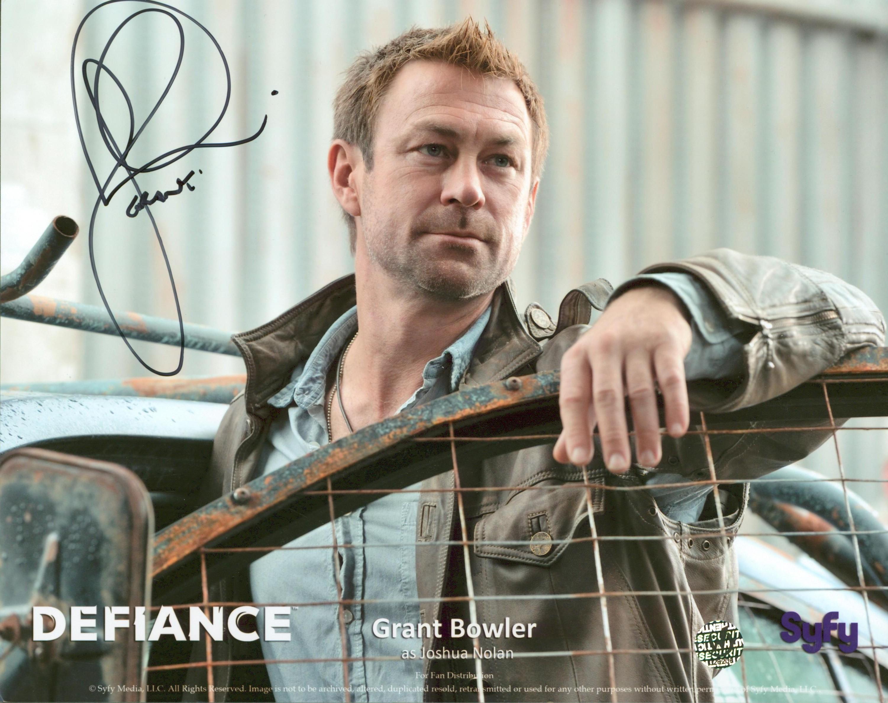 Grant Bowler Signed "Defiance" 8x10 Photo (Wizard World) at PristineAuction.com Grant Bowler Signed "Defiance" 8x10 Photo (Wizard World) at PristineAuction.com
