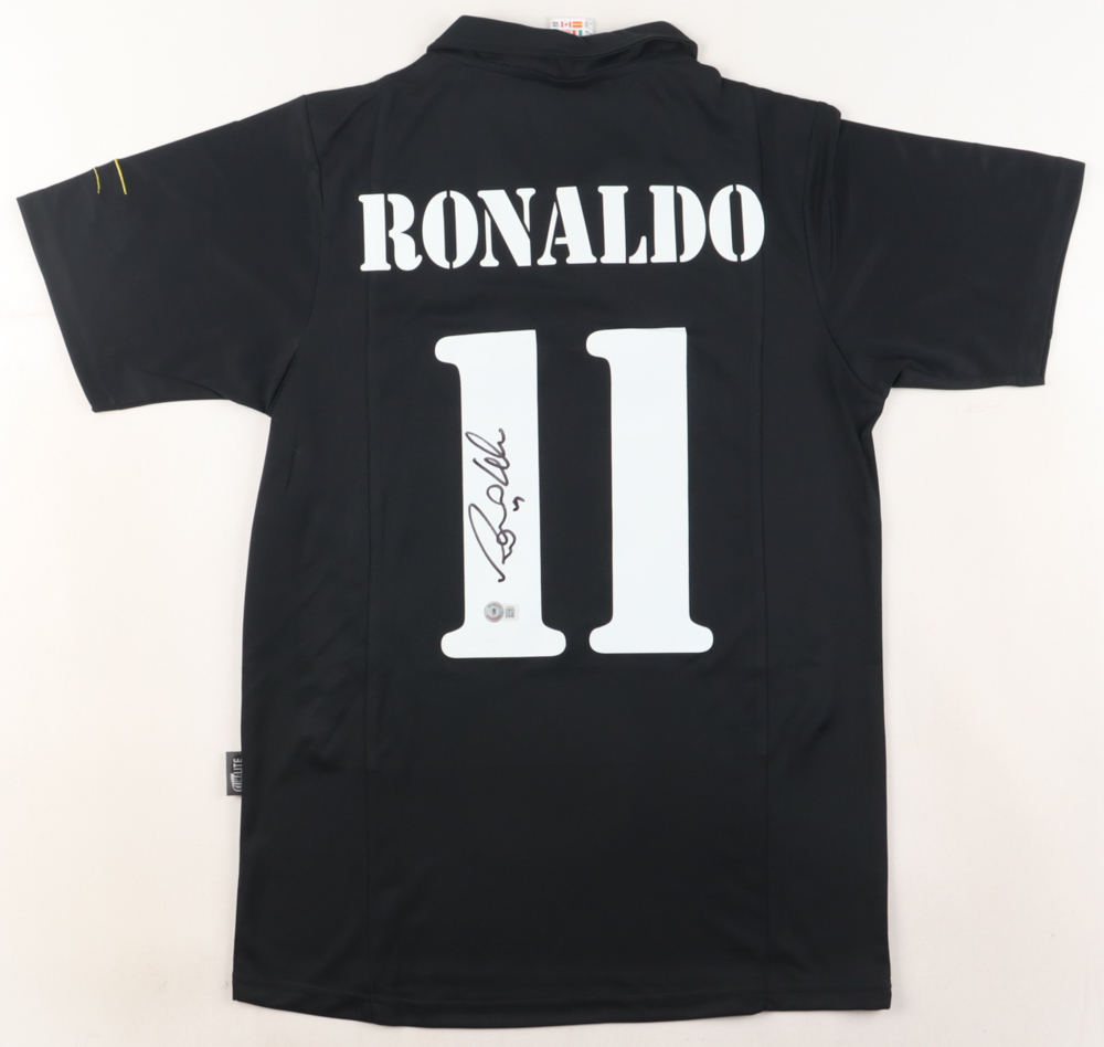 Ronaldo Nazario Signed Real Madrid Jersey (Beckett) at PristineAuction.com Ronaldo Nazario Signed Real Madrid Jersey (Beckett) at PristineAuction.com