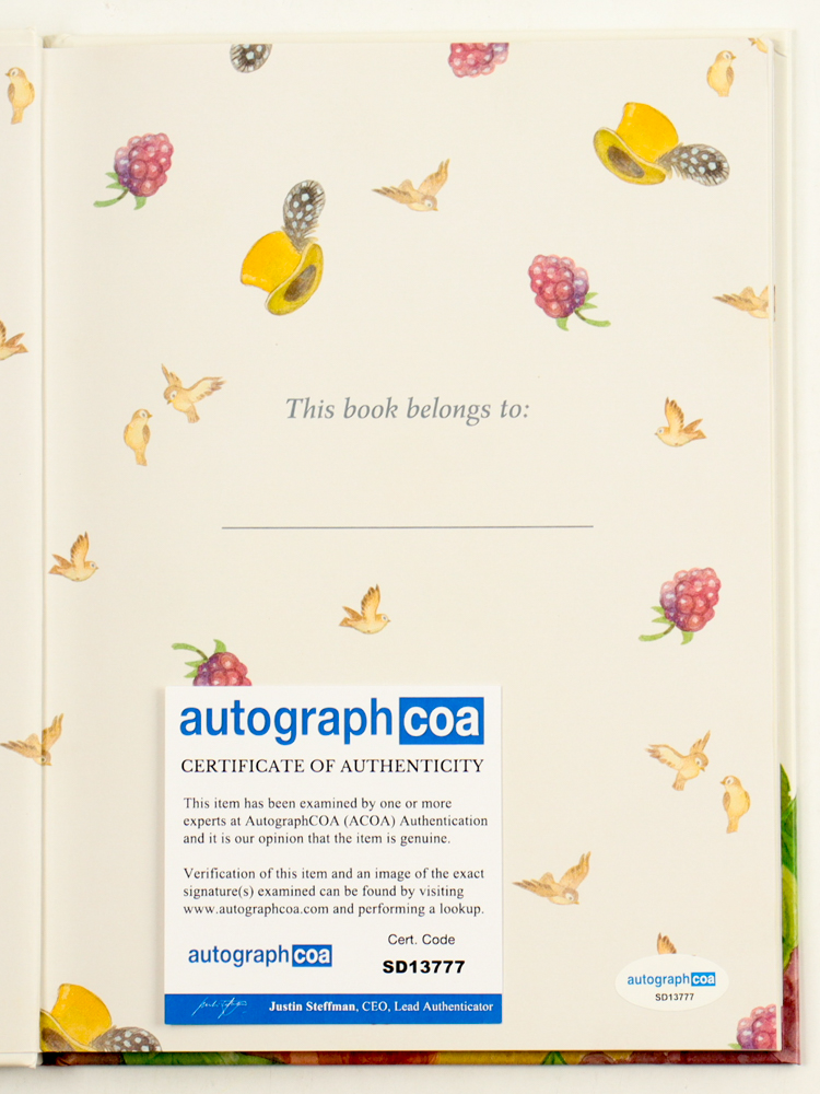 Natalie Portman Signed "Fables" Hardcover Book (ACOA) at PristineAuction.com Natalie Portman Signed "Fables" Hardcover Book (ACOA) at PristineAuction.com