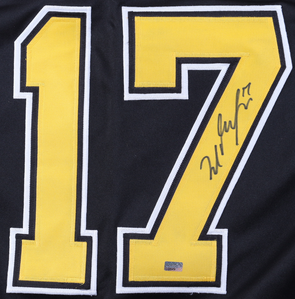 Milan Lucic Signed Jersey (New England Picture) at PristineAuction.com Milan Lucic Signed Jersey (New England Picture) at PristineAuction.com