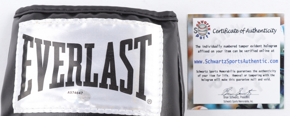 Thomas "Hitman" Hearns Signed Everlast Boxing Glove (Schwartz) at PristineAuction.com Thomas "Hitman" Hearns Signed Everlast Boxing Glove (Schwartz) at PristineAuction.com