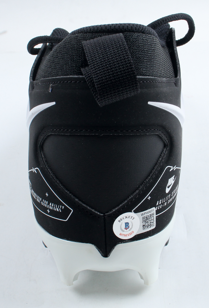 D.J. Moore Signed Nike Football Cleat (Beckett) at PristineAuction.com D.J. Moore Signed Nike Football Cleat (Beckett) at PristineAuction.com