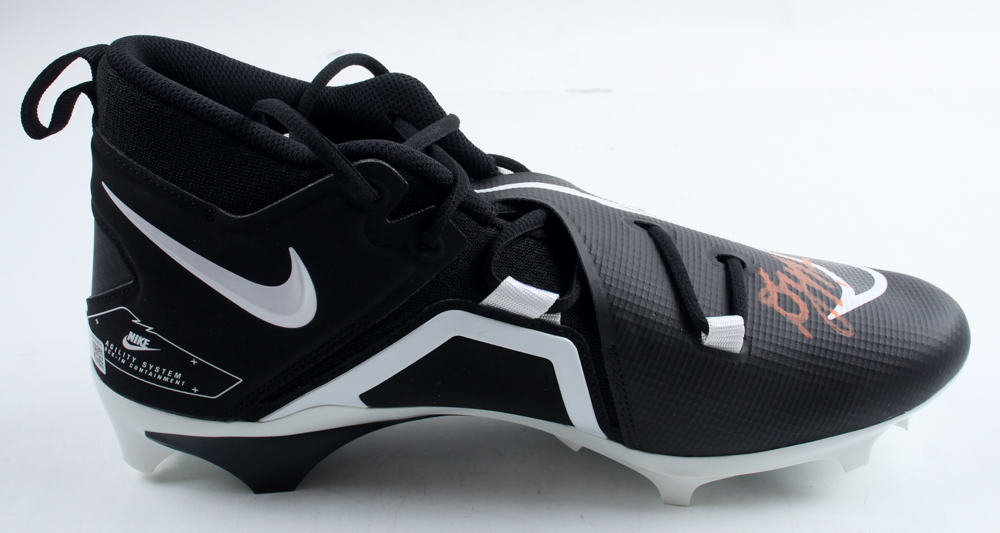 D.J. Moore Signed Nike Football Cleat (Beckett) at PristineAuction.com D.J. Moore Signed Nike Football Cleat (Beckett) at PristineAuction.com