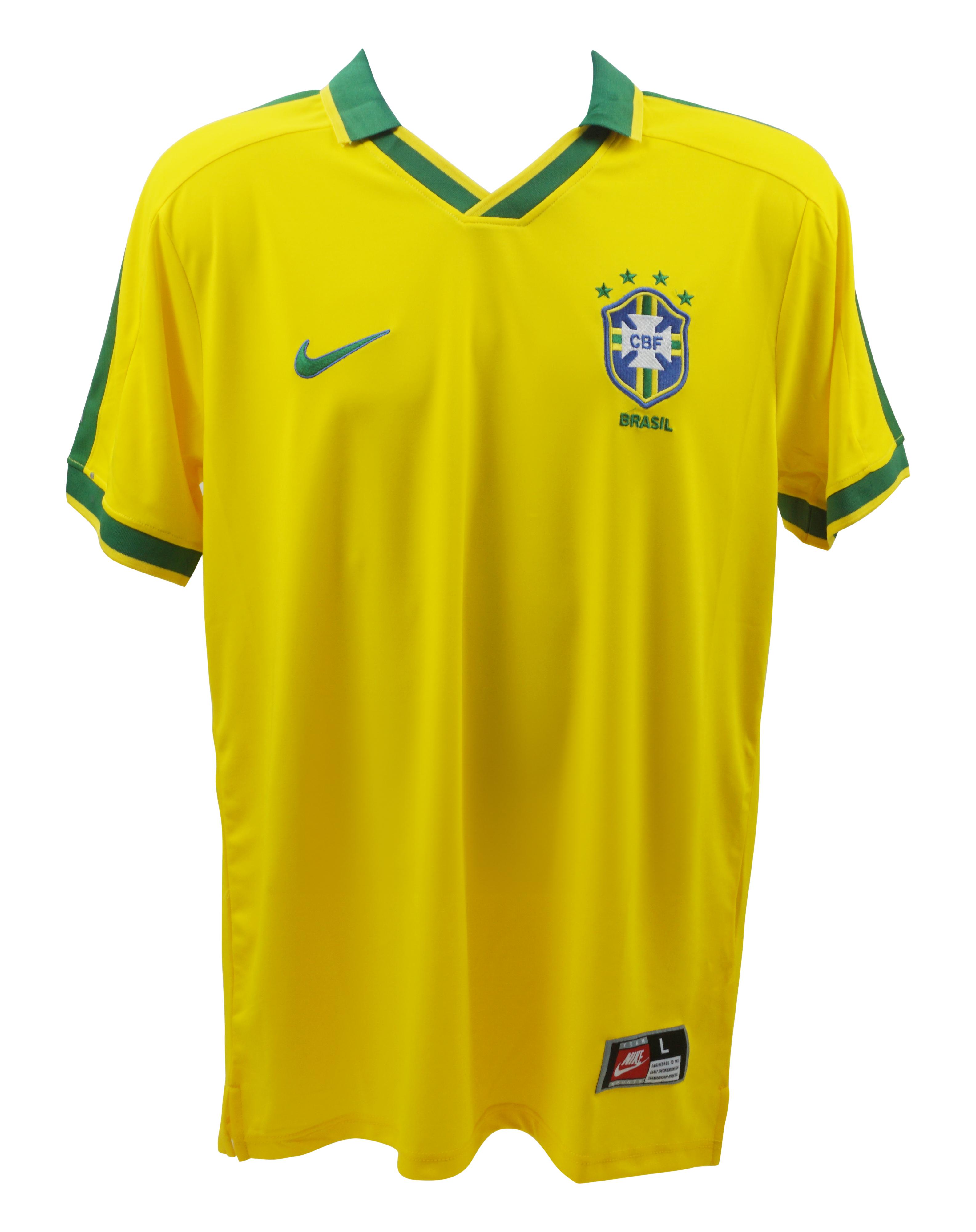 Roberto Carlos Signed Brazil Jersey (Beckett) at PristineAuction.com Roberto Carlos Signed Brazil Jersey (Beckett) at PristineAuction.com