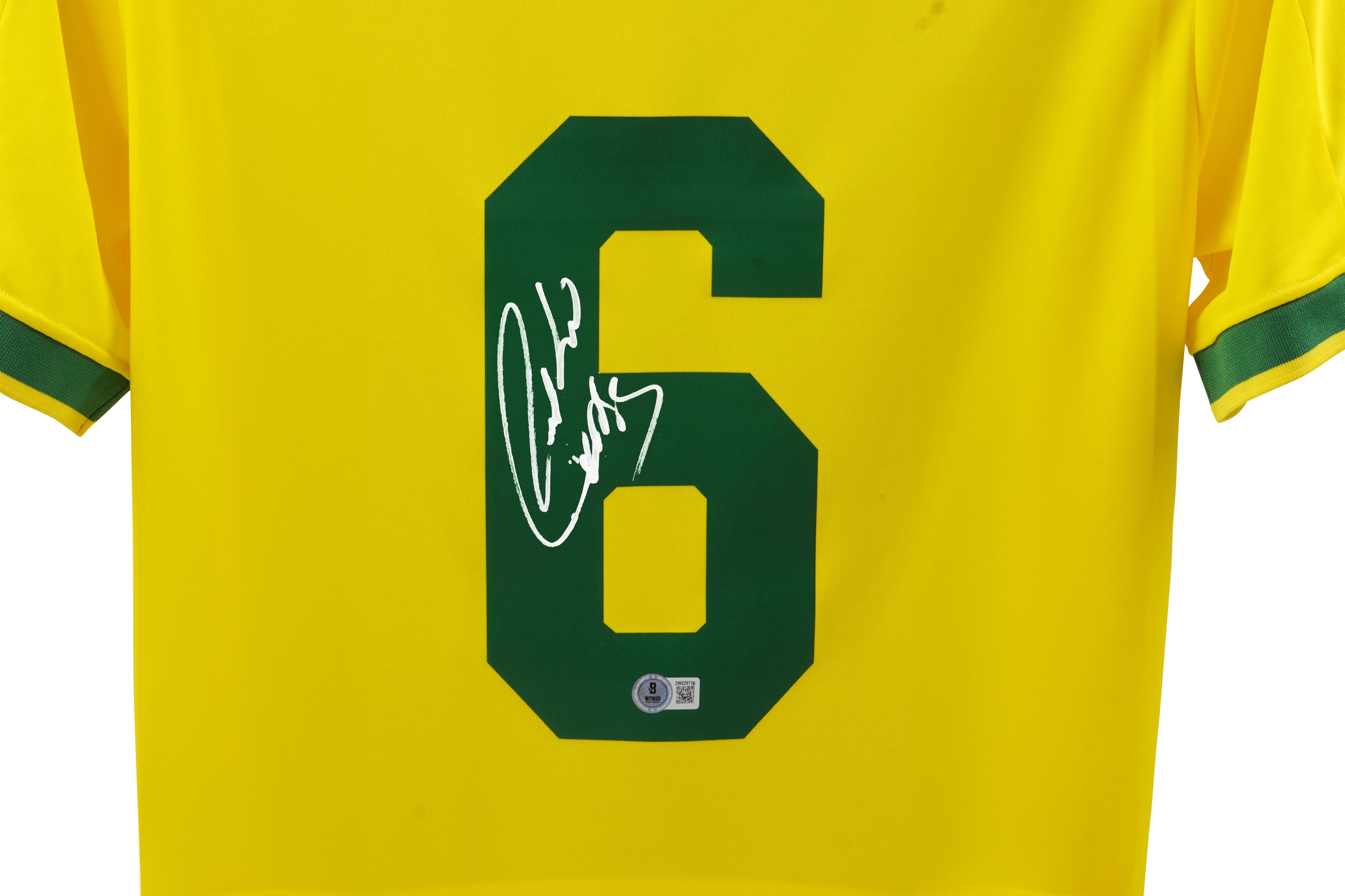 Roberto Carlos Signed Brazil Jersey (Beckett) at PristineAuction.com Roberto Carlos Signed Brazil Jersey (Beckett) at PristineAuction.com