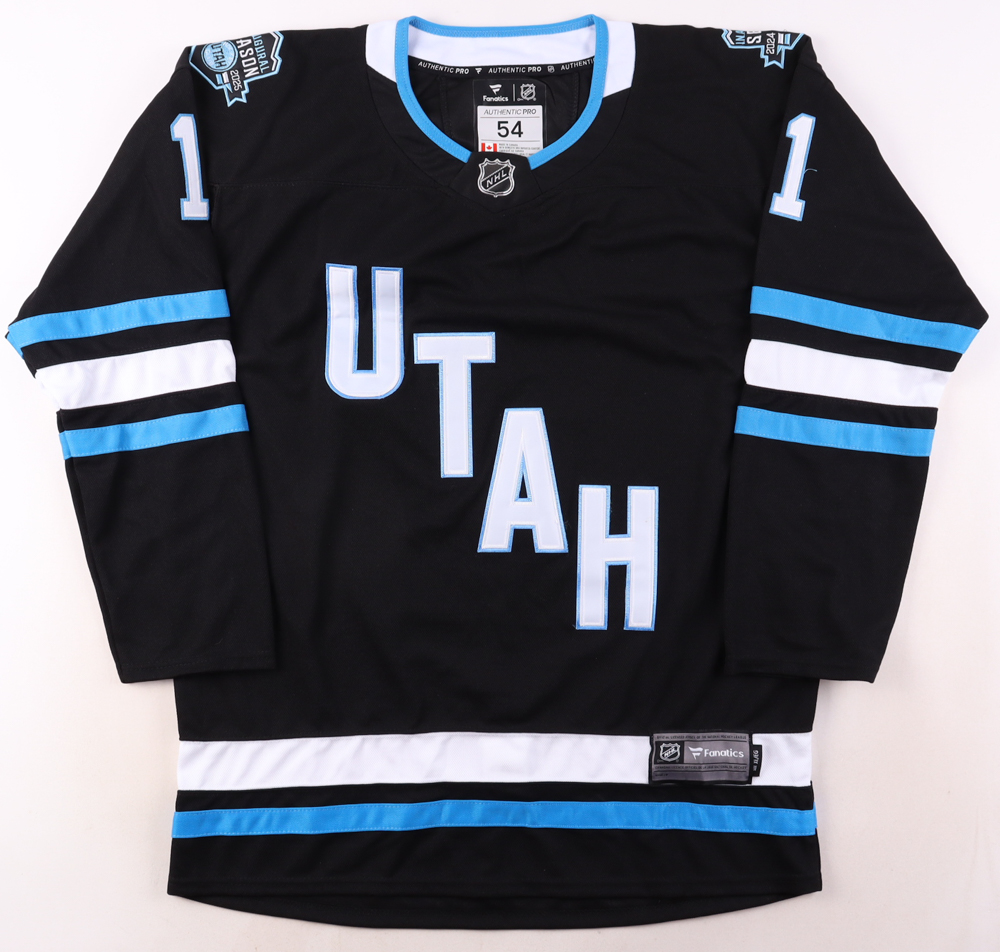 Dylan Guenther Signed Jersey (Beckett) at PristineAuction.com Dylan Guenther Signed Jersey (Beckett) at PristineAuction.com