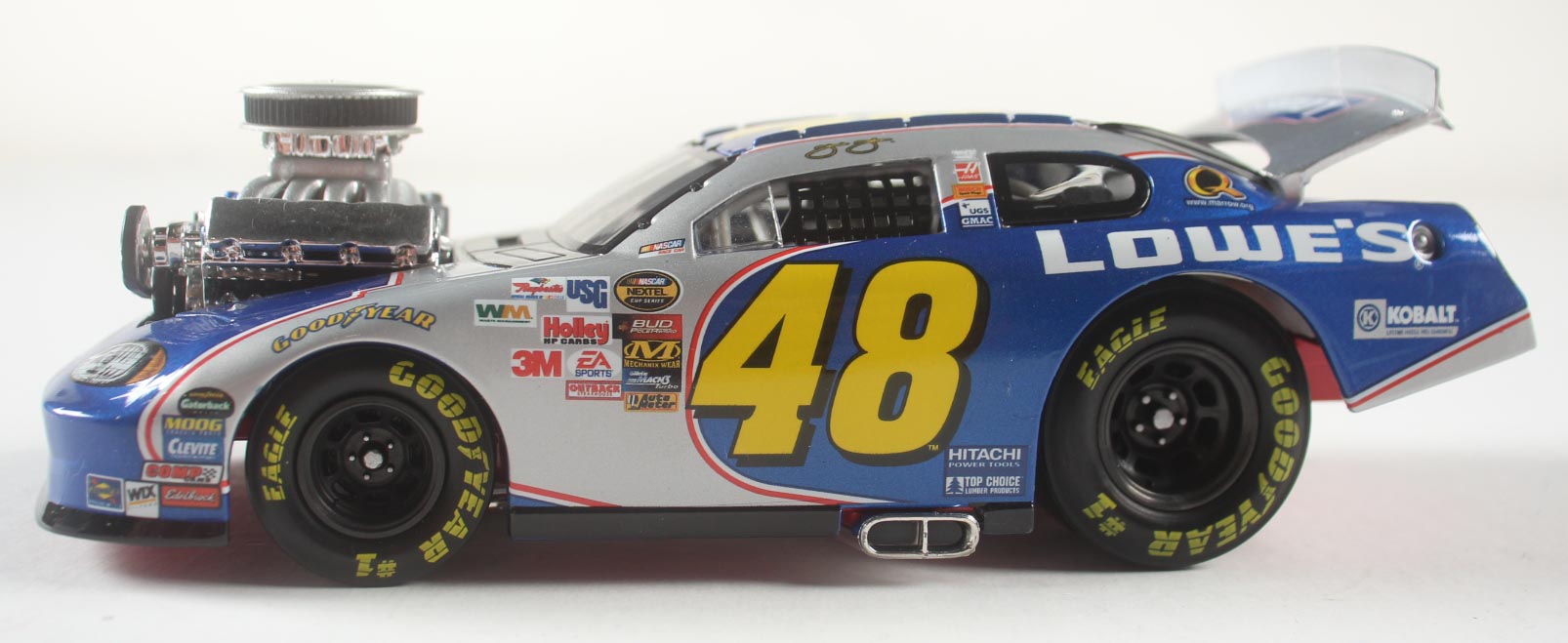 Jimmie Johnson #48 Lowe's 2005 Muscle Machines Monte Carlo 1:24 Diecast Car at PristineAuction.com Jimmie Johnson #48 Lowe's 2005 Muscle Machines Monte Carlo 1:24 Diecast Car at PristineAuction.com