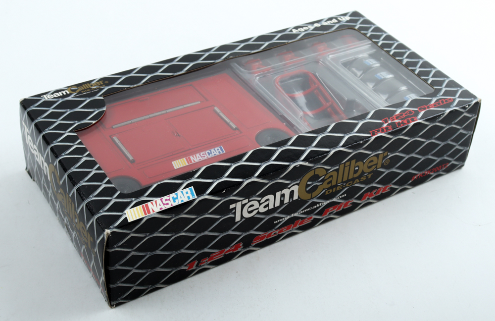 NASCAR Full 1:24 Scale Pit Kit at PristineAuction.com NASCAR Full 1:24 Scale Pit Kit at PristineAuction.com