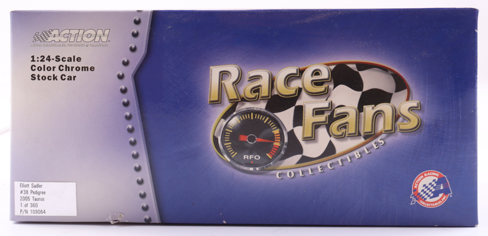 Elliot Sadler LE #38 Pedigree 2005 Ford Taurus 1:24 Die-Cast Car at PristineAuction.com Elliot Sadler LE #38 Pedigree 2005 Ford Taurus 1:24 Die-Cast Car at PristineAuction.com