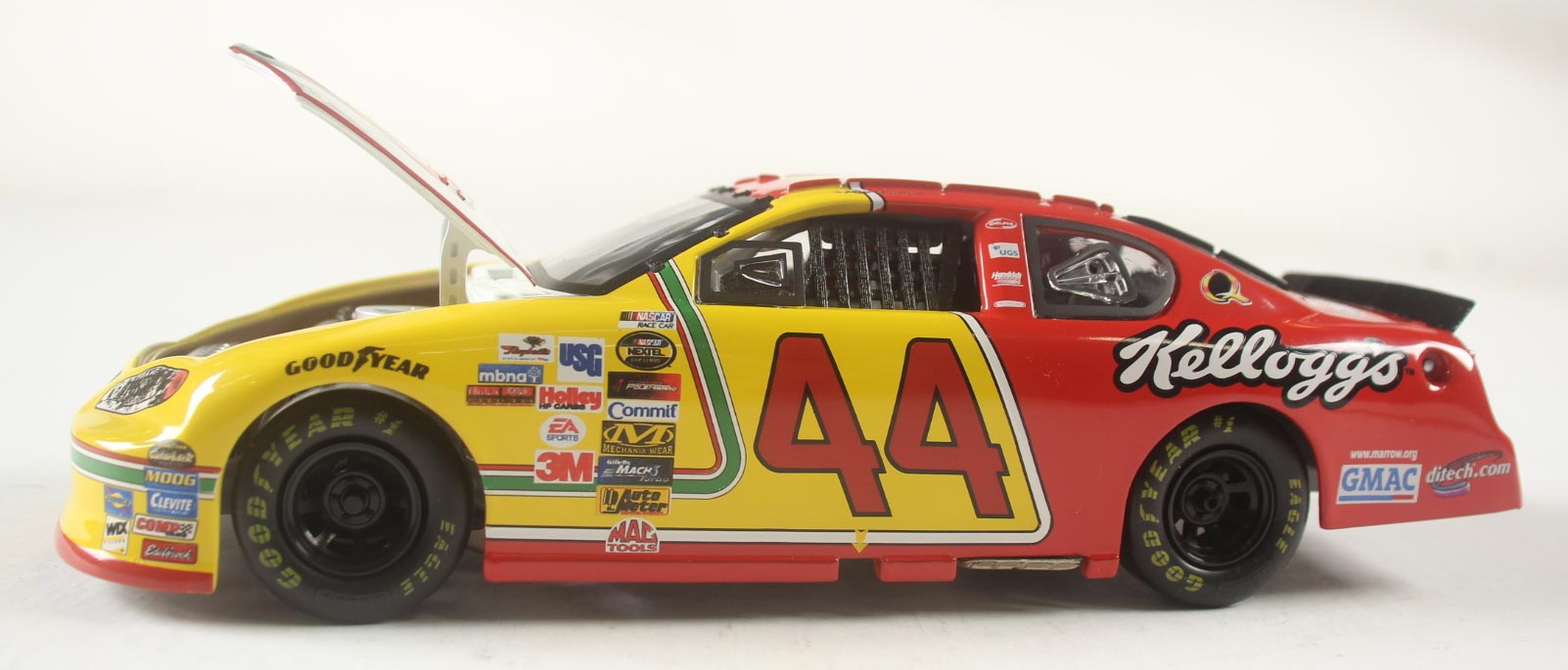 Terry Labonte #44 Kellogg's Corn Flakes 2005 Chevy Monte Carlo 1:24 Die-Cast Car at PristineAuction.com Terry Labonte #44 Kellogg's Corn Flakes 2005 Chevy Monte Carlo 1:24 Die-Cast Car at PristineAuction.com