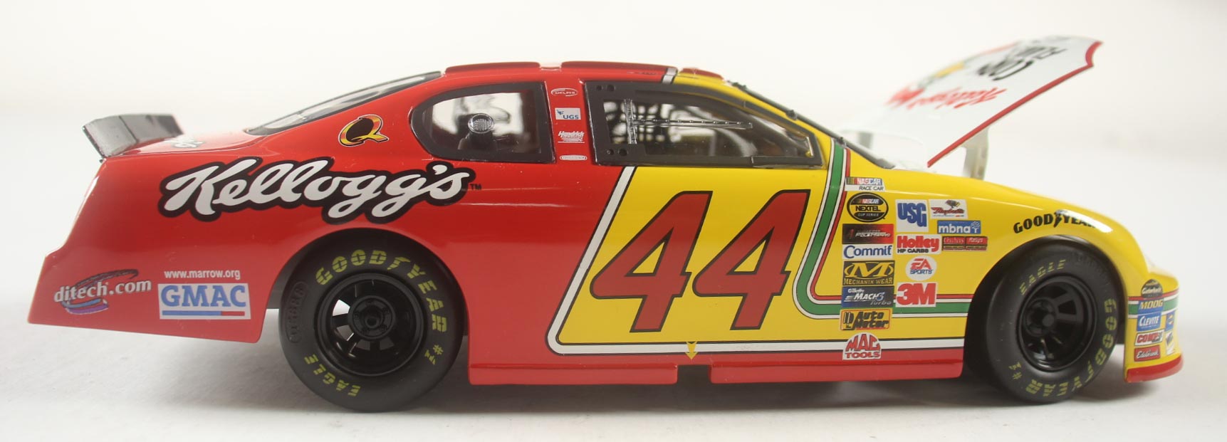 Terry Labonte #44 Kellogg's Corn Flakes 2005 Chevy Monte Carlo 1:24 Die-Cast Car at PristineAuction.com Terry Labonte #44 Kellogg's Corn Flakes 2005 Chevy Monte Carlo 1:24 Die-Cast Car at PristineAuction.com