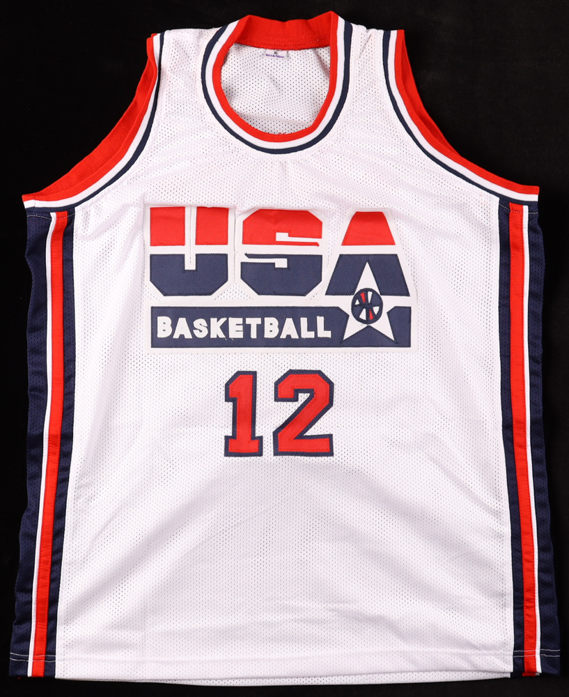 Dominique Wilkins Signed Jersey (Beckett) at PristineAuction.com Dominique Wilkins Signed Jersey (Beckett) at PristineAuction.com