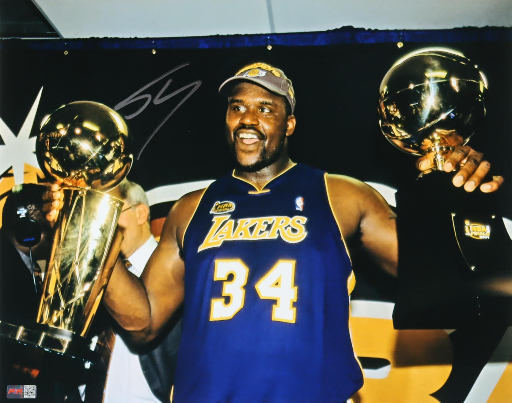 Shaquille O'Neal Signed Lakers 16x20 Photo (PIA) at PristineAuction.com Shaquille O'Neal Signed Lakers 16x20 Photo (PIA) at PristineAuction.com