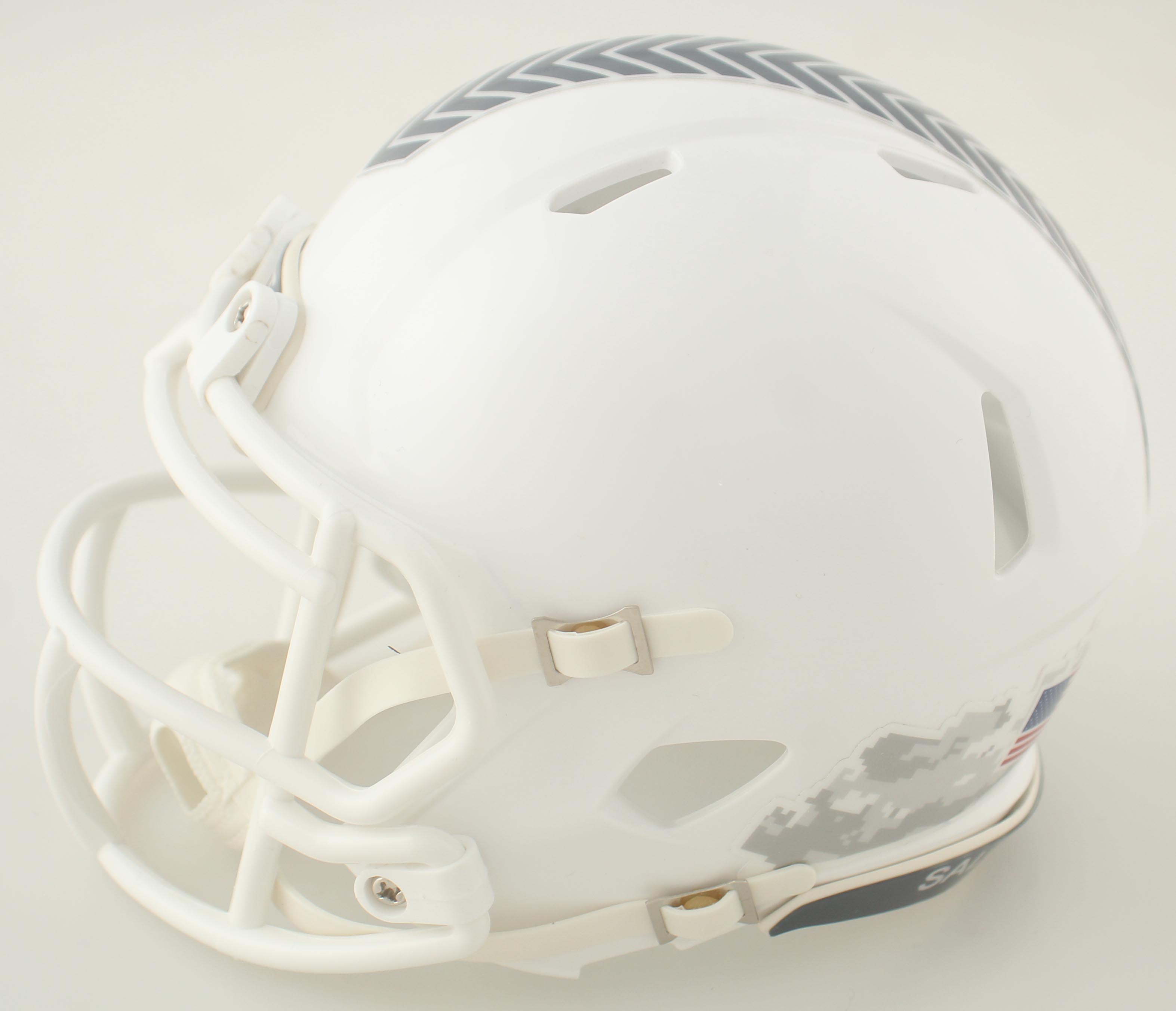 Le'Veon Bell Signed Steelers Salute To Service Alternate Speed Mini Helmet (Beckett) at PristineAuction.com Le'Veon Bell Signed Steelers Salute To Service Alternate Speed Mini Helmet (Beckett) at PristineAuction.com