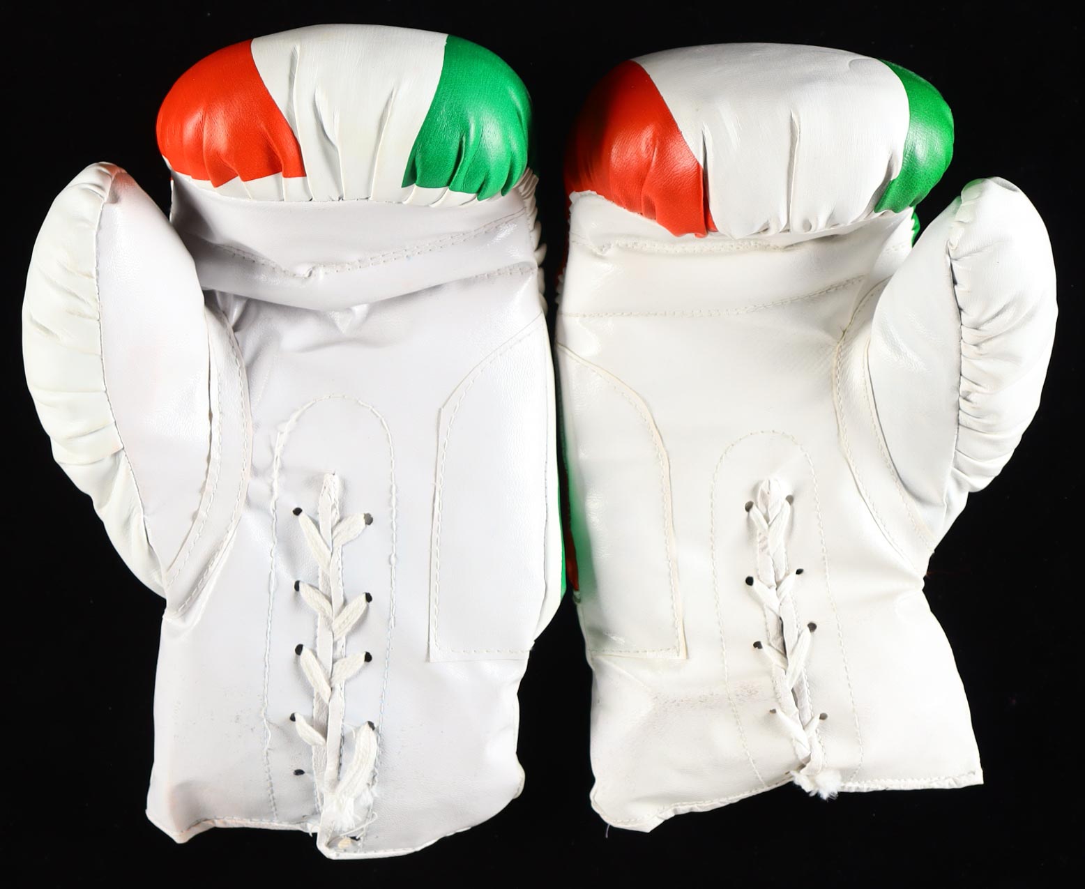 Julio Cesar Chavez, Marco Barrera & Erik Morales Signed Mexico Boxing Glove Set of (2) with Display Case (Beckett) at PristineAuction.com Julio Cesar Chavez, Marco Barrera & Erik Morales Signed Mexico Boxing Glove Set of (2) with Display Case (Beckett) at PristineAuction.com