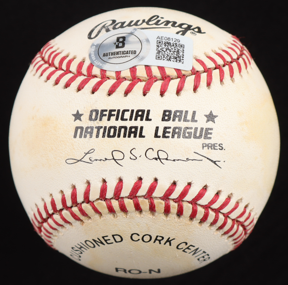 Willie Mays Signed ONL Baseball (Beckett) at PristineAuction.com Willie Mays Signed ONL Baseball (Beckett) at PristineAuction.com