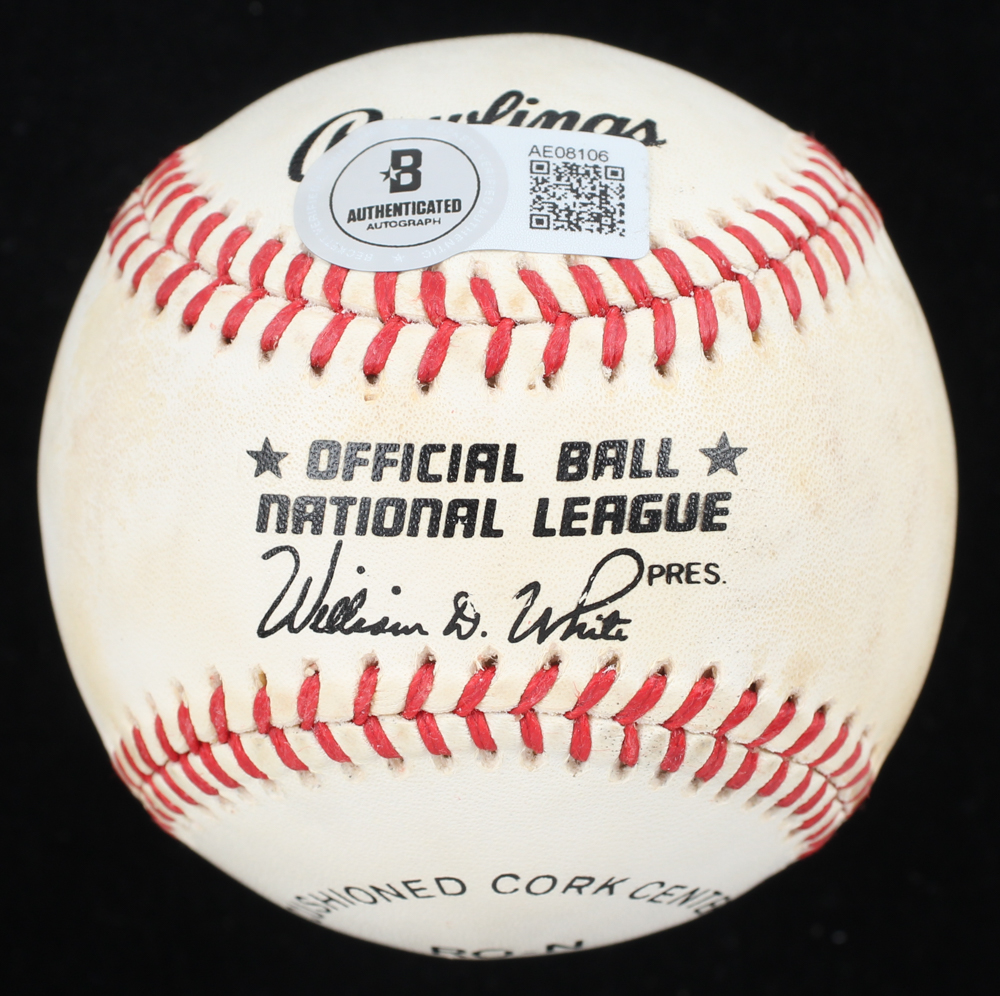 Willie Mays Signed ONL Baseball with Display Stand (Beckett) at PristineAuction.com Willie Mays Signed ONL Baseball with Display Stand (Beckett) at PristineAuction.com