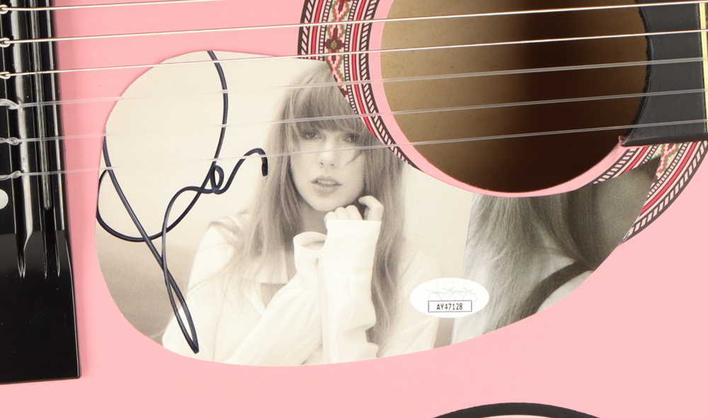 Taylor Swift Signed 39" Acoustic Guitar (JSA) at PristineAuction.com Taylor Swift Signed 39" Acoustic Guitar (JSA) at PristineAuction.com
