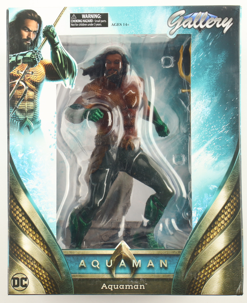 Jason Momoa Signed Gallery "Aquaman" DC Figure Diorama (Wizard World) at PristineAuction.com Jason Momoa Signed Gallery "Aquaman" DC Figure Diorama (Wizard World) at PristineAuction.com