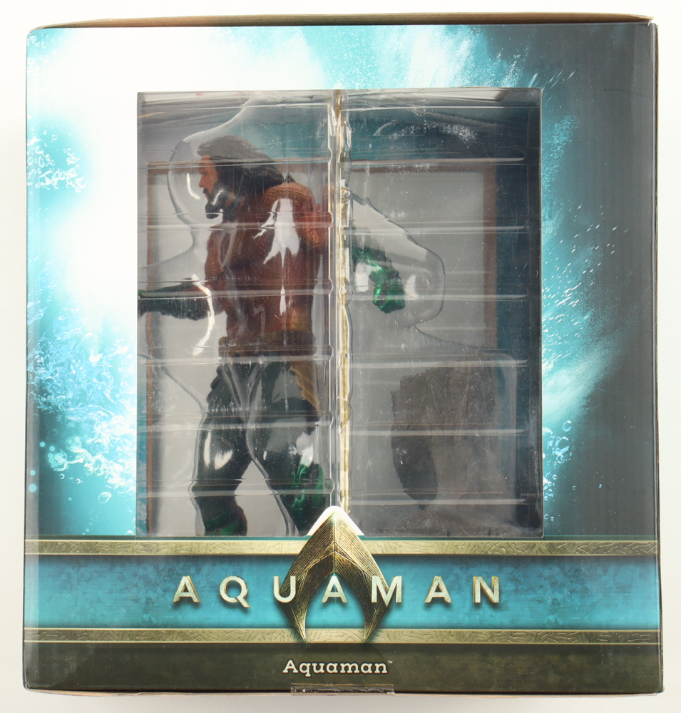 Jason Momoa Signed Gallery "Aquaman" DC Figure Diorama (Wizard World) at PristineAuction.com Jason Momoa Signed Gallery "Aquaman" DC Figure Diorama (Wizard World) at PristineAuction.com
