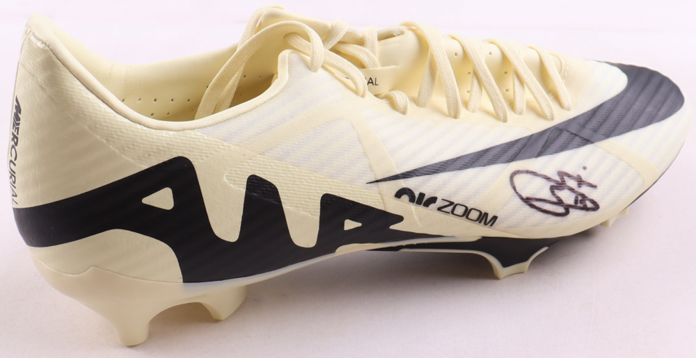 Vinicius Junior Signed Nike Soccer Cleat (Beckett) at PristineAuction.com Vinicius Junior Signed Nike Soccer Cleat (Beckett) at PristineAuction.com