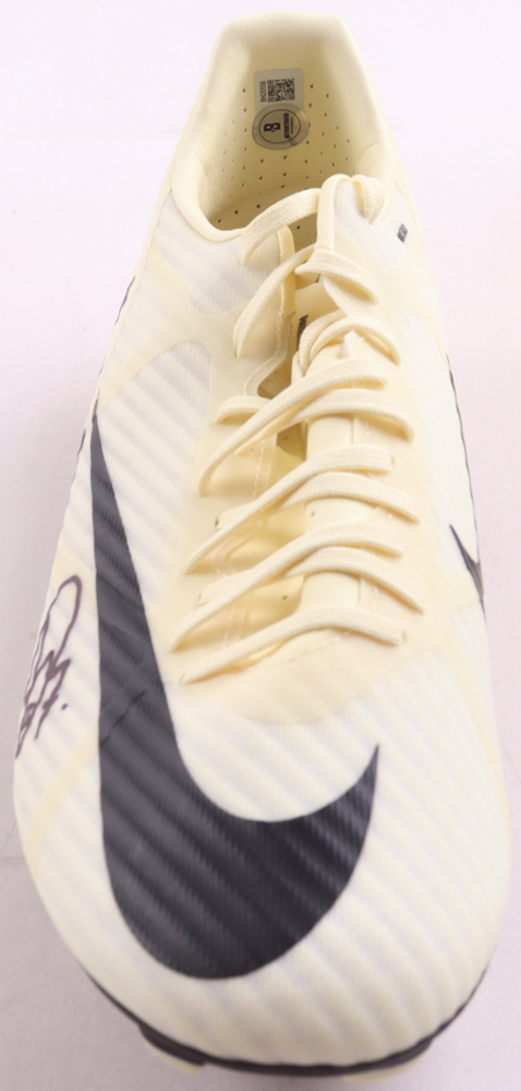 Vinicius Junior Signed Nike Soccer Cleat (Beckett) at PristineAuction.com Vinicius Junior Signed Nike Soccer Cleat (Beckett) at PristineAuction.com