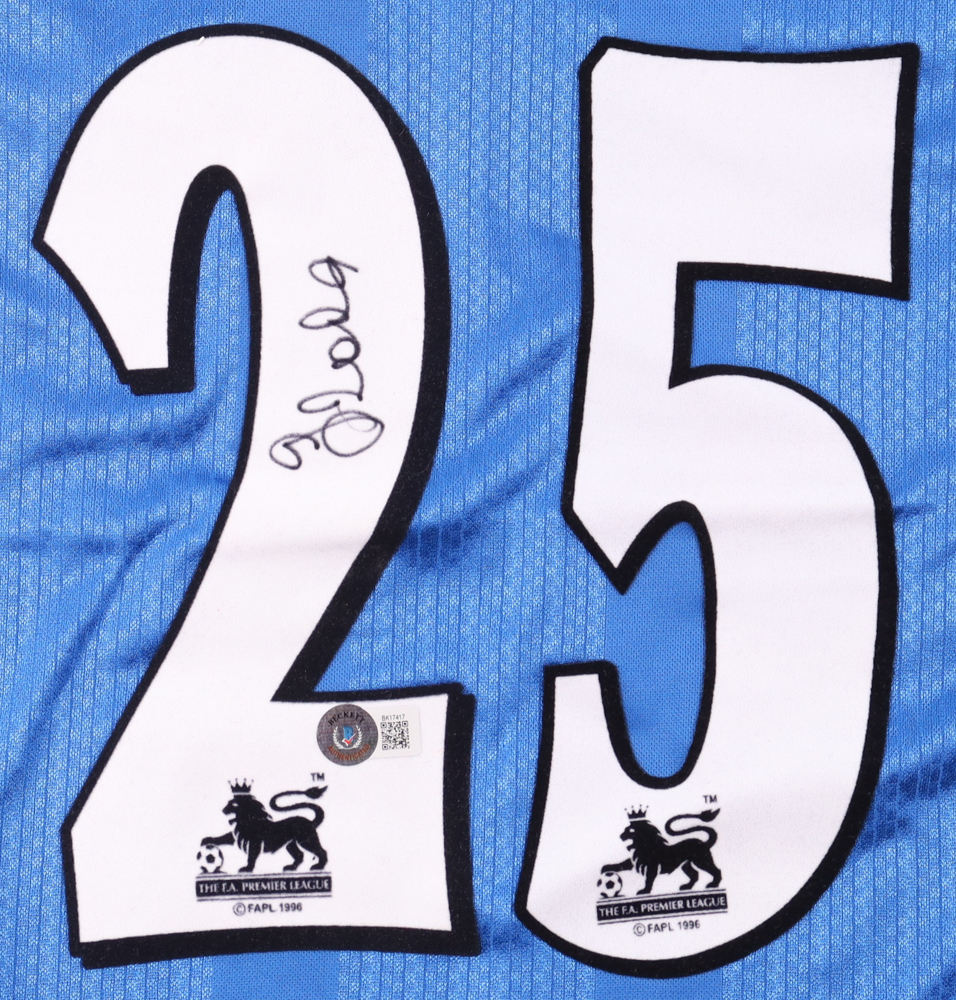Gianfranco Zola Signed Jersey (Beckett) at PristineAuction.com Gianfranco Zola Signed Jersey (Beckett) at PristineAuction.com