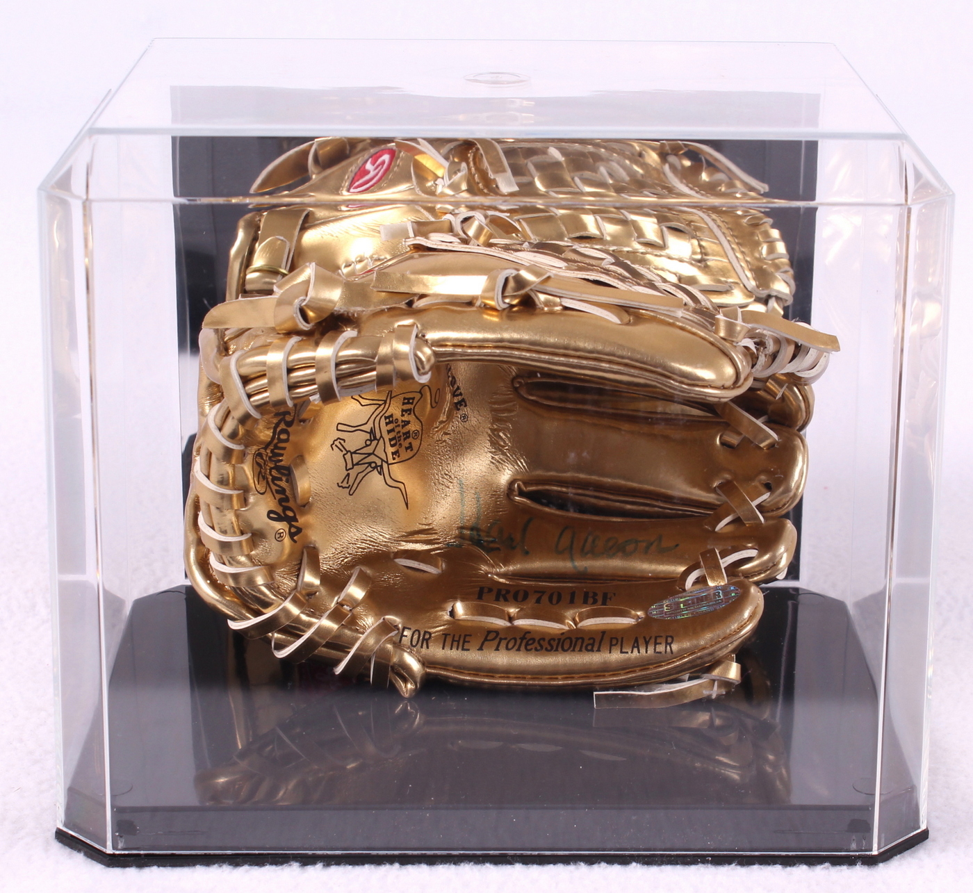 Hank Aaron Signed Rawlings Gold Glove Mini-Baseball Glove with Display Case (Steiner COA) at PristineAuction.com Hank Aaron Signed Rawlings Gold Glove Mini-Baseball Glove with Display Case (Steiner COA) at PristineAuction.com