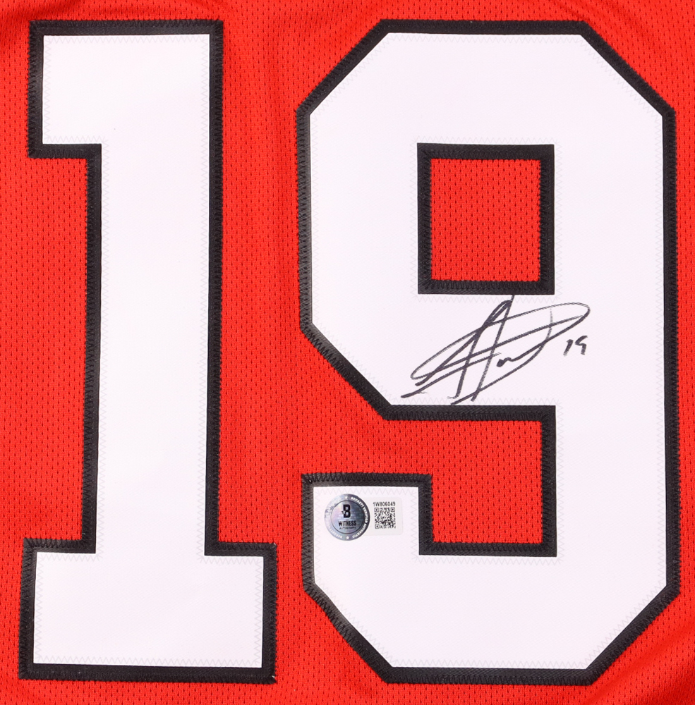 Jonathan Toews Signed Blackhawks Jersey (Beckett) at PristineAuction.com Jonathan Toews Signed Blackhawks Jersey (Beckett) at PristineAuction.com