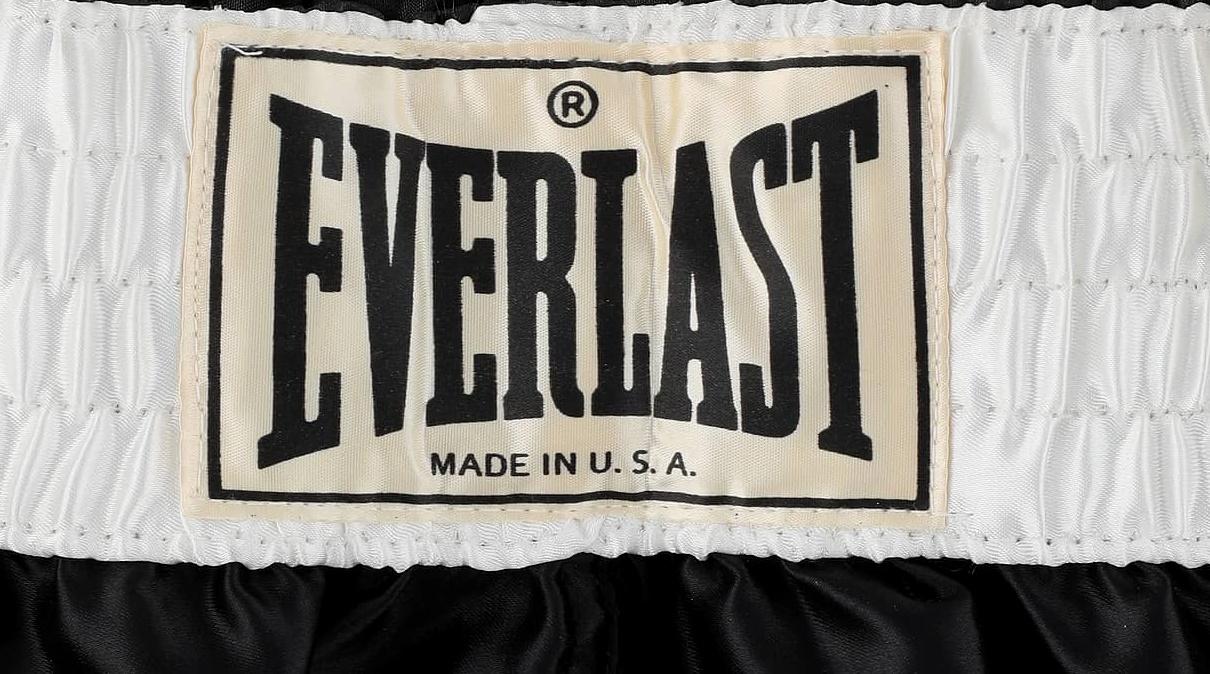 Muhammad Ali Signed Everlast Boxing Trunks (JSA) at PristineAuction.com Muhammad Ali Signed Everlast Boxing Trunks (JSA) at PristineAuction.com
