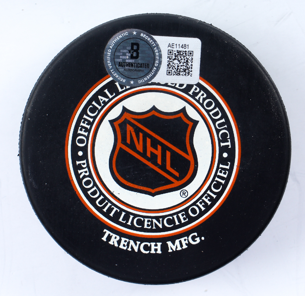 Gordie Howe, Mark Howe & Marty Howe Signed Whalers Logo Hockey Puck (Beckett) at PristineAuction.com Gordie Howe, Mark Howe & Marty Howe Signed Whalers Logo Hockey Puck (Beckett) at PristineAuction.com