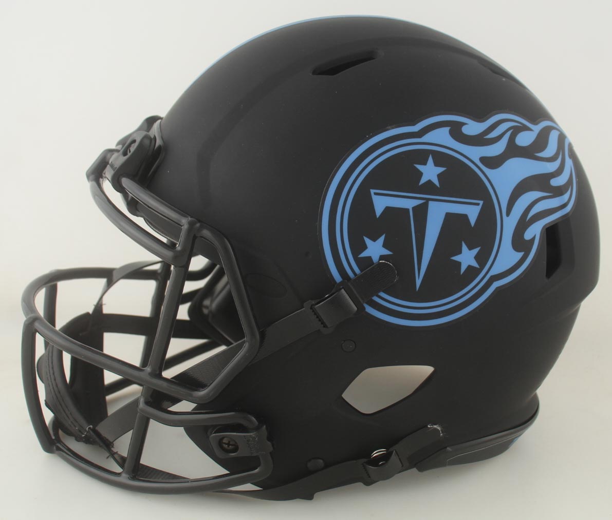 DeAndre Hopkins Signed Titans Full-Size Authentic On-Field Eclipse Alternate Speed Helmet (Beckett) at PristineAuction.com DeAndre Hopkins Signed Titans Full-Size Authentic On-Field Eclipse Alternate Speed Helmet (Beckett) at PristineAuction.com