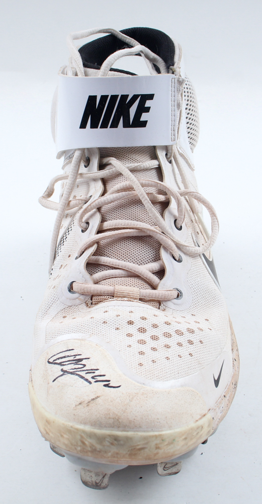 Aroldis Chapman Signed Nike Game-Used Baseball Cleat (JSA) at PristineAuction.com Aroldis Chapman Signed Nike Game-Used Baseball Cleat (JSA) at PristineAuction.com