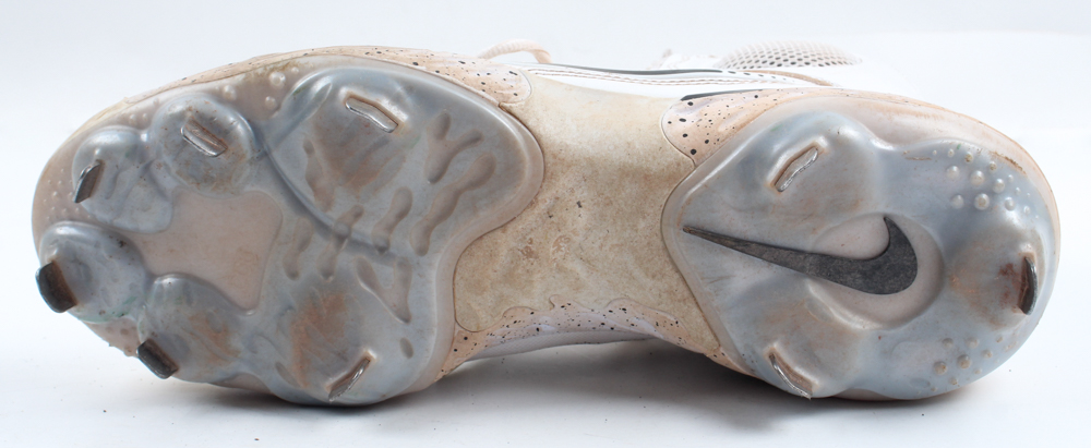 Aroldis Chapman Signed Nike Game-Used Baseball Cleat (JSA) at PristineAuction.com Aroldis Chapman Signed Nike Game-Used Baseball Cleat (JSA) at PristineAuction.com