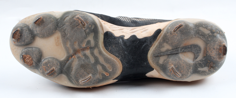 Aroldis Chapman Signed Nike Game-Used Baseball Cleat (JSA) at PristineAuction.com Aroldis Chapman Signed Nike Game-Used Baseball Cleat (JSA) at PristineAuction.com