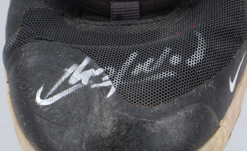 Aroldis Chapman Signed Nike Game-Used Baseball Cleat (JSA) at PristineAuction.com Aroldis Chapman Signed Nike Game-Used Baseball Cleat (JSA) at PristineAuction.com