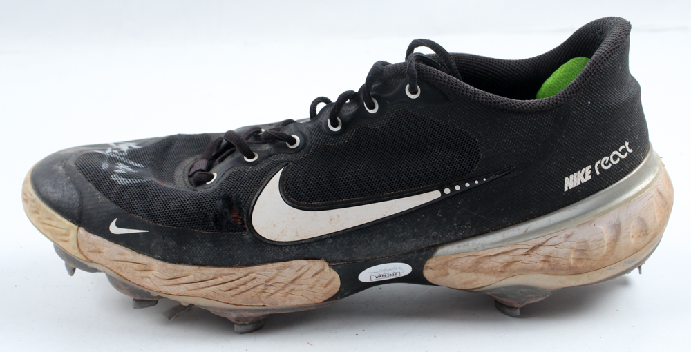 Aroldis Chapman Signed Nike Game-Used Baseball Cleat (JSA) at PristineAuction.com Aroldis Chapman Signed Nike Game-Used Baseball Cleat (JSA) at PristineAuction.com